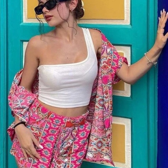 2 Piece Set: Pink Printed Kimono Shirt and Shorts - Picture 11 of 16